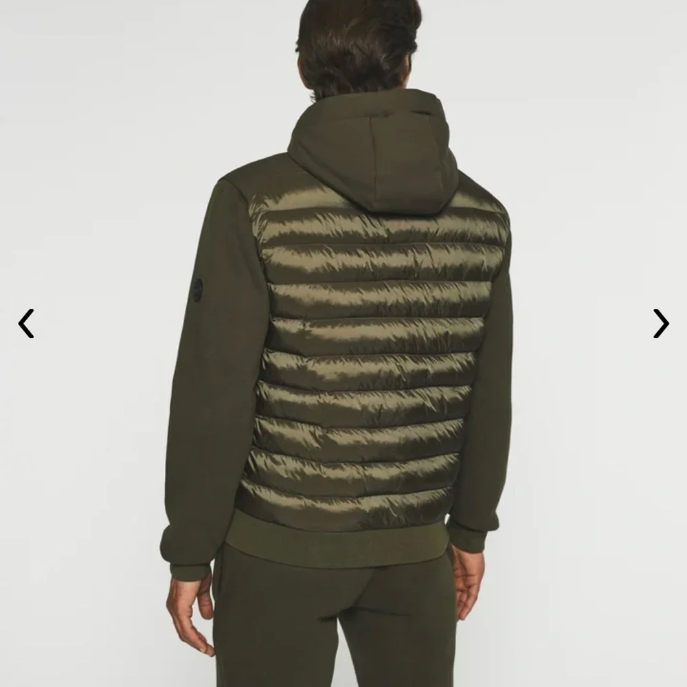 IZAC Men Zipped Vest With United Khaki Hood.